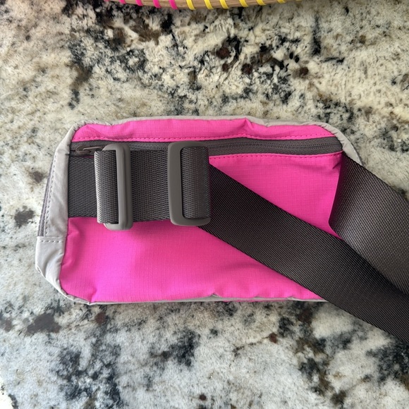 Lululemon everywhere belt bag - Picture 2 of 3